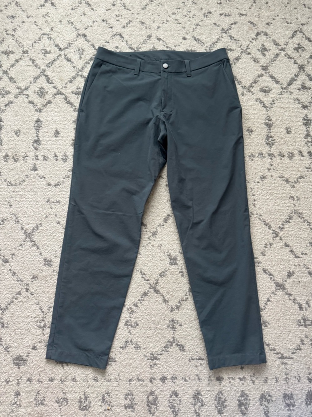 lululemon athletica Men's ABC Classic Fit 32L Warpstreme